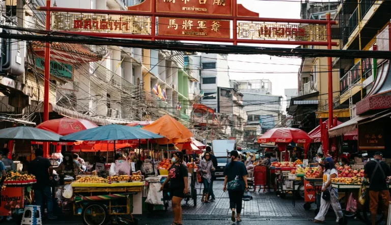 china-town-bangkok-noite-luzes-mercado